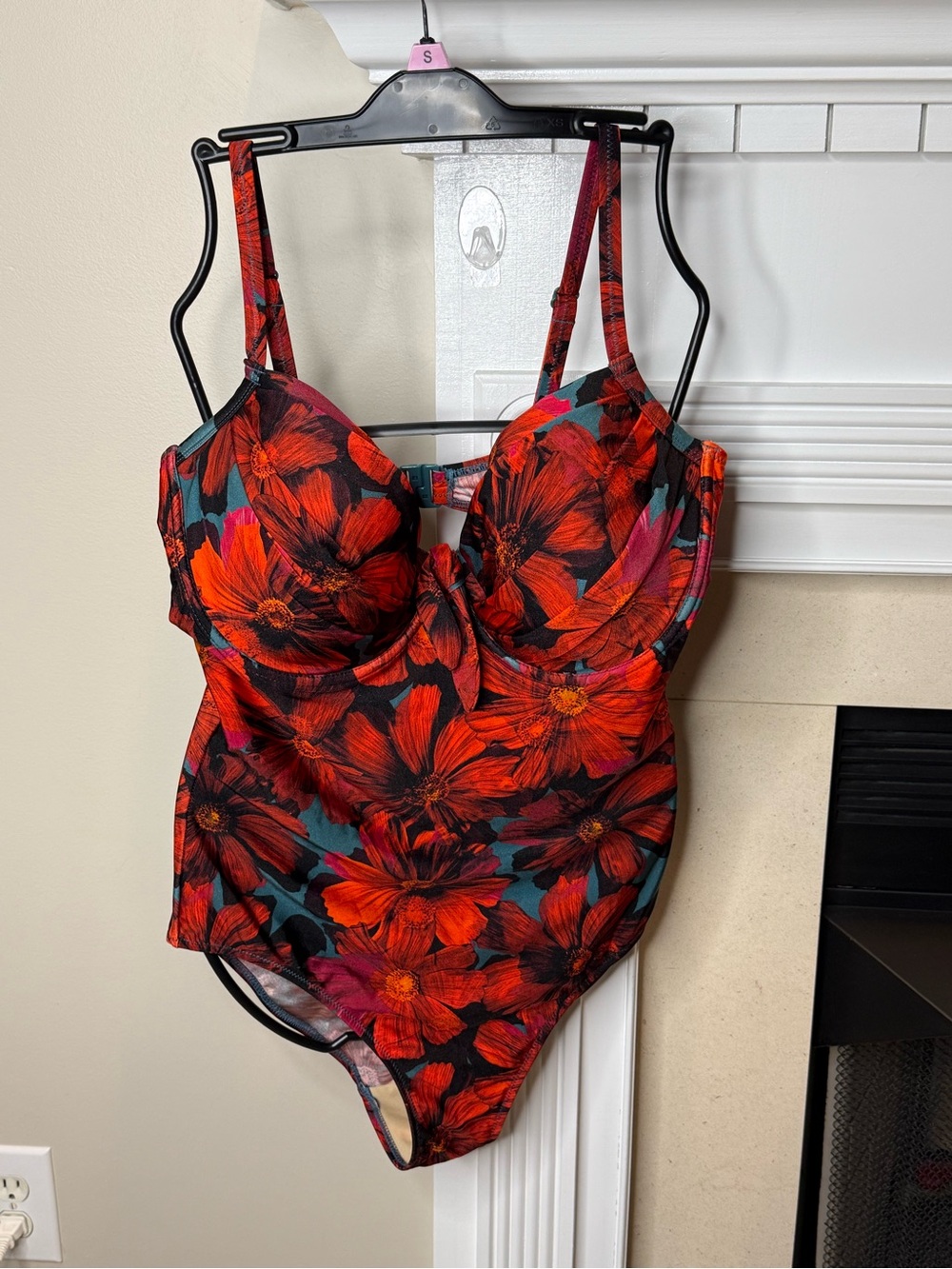 38G Pour Moi Red Floral One-Piece Swimsuit 38G - Picture 8 of 14